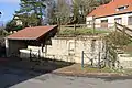 ehemaliges Waschhaus mit Viehtränke