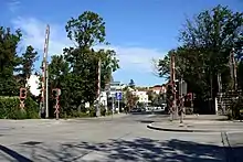 Lichtzeichenanlage mit Vollschranken (mehrteilig) und Hängegitter