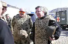 Verteidigungsminister Thomas de Maizière und Generalmajor Erich Pfeffer im OP North