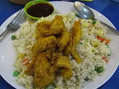 Nasi Goreng mit Meeresfrüchten in Sandakan, Sabah, Ost-Malaysia