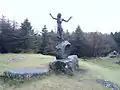 Eine Skulptur im Park