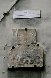 Florenz:Vergleich der Hochwassermarken von 1333 (unten) und 1966