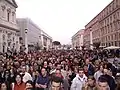 Personen auf dem Weg zum aufgebahrten Papst Johannes Paul II. am 4. April 2005