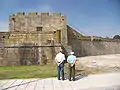 Teilansicht der Umfassungsmauer des alten Castelo de São Tiago da Barra („Rochetta“)