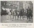 Kaiser Wilhelm&nbsp;II. (2. v. l.) mit Gefolge vor dem Victoria-Café.