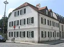 Altschwabinger Bauernanwesen Viereckhof vom Ende des 13.&nbsp;Jh., 1787 barock überarbeitet, in der Feilitzschstraße 26