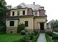 Villa mit Einfriedung