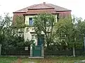 Villa mit Einfriedung