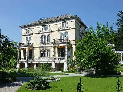Rückseite der Villa Patumbah