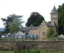 Villa Schaaffhausen mit Fachwerkhaus, Monopteros und Parkanlage