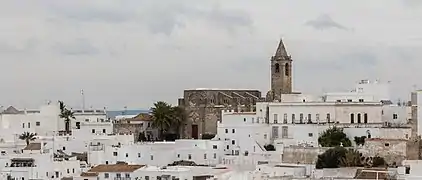 Blick vom Kastell auf die Pfarrkirche Divino Salvador