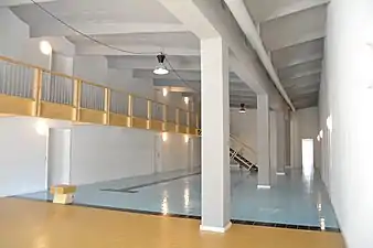 Foyer mit erhaltenem Startblock unter Hyparschalendach, 2017