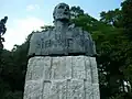 Büste von Henryk Sienkiewicz in der Parkmitte