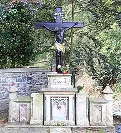 Friedhofskreuz (nach der Sanierung aufgrund der Flutschäden)