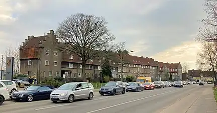 Das 1927 errichtete Gebäude Geniner Straße 43–87