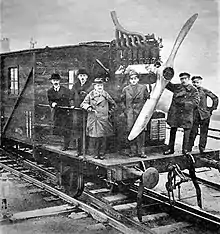 Der Erfinder Otto Steinitz (Dritter von links) auf dem Dringos-Triebwagen; Titelblatt der Zeitschrift Die Wochenschau vom 17. Januar 1920