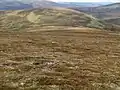 Blick vom 906 Meter hohen Vorgipfel am Ende des Südostgrats nach Westen