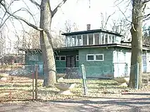 Kindergarten (Haus Nr.&nbsp;2), wenige Monate vor der Zerstörung 2006