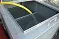 Der Puffertank wird mit dem Gemisch aus Wasser und Frostschutzmittel gefüllt