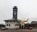 Der Silo der Raiffeisen-hauptgenossenschaft wurde 2012 neu gestrichen.
