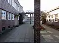 Innenhof mit Stolperstein für Herbert Pincus