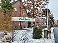 Waldhotel Twiehaus; im Hintergrund neue Reihenhäuser auf dem Grundstück der Gaststätte (2021)