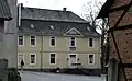 Wohnhaus des angrenzenden ehemaligen Gutshofs