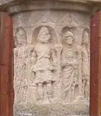 Zwischensockel mit (von links) den Reliefs 5–8: Juno, Vulkan, Vesta/Venus und Mars.(→ Bildkommentar)