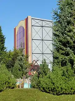 Das Gebäude, in dem sich der Looping befindet.