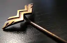 Lange Anstecknadel