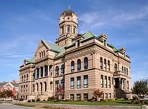 Auglaize County Courthouse in Wapakoneta, gelistet im NRHP mit der Nr. 73001387