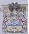 Wappen über dem Portal von Schloss Hurlach
