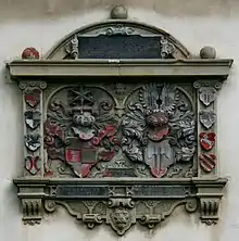 Wappen der Herren von Rodenstein mit dem Wappen der Herren von Habern am Hofgut der Freiherren von Gemmingen in Fränkisch-Crumbach