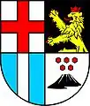 Vulkan ist Symbol für die Bedeutung des Vulkanismus in der Verbandsgemeinde Pellenz, fünf Steinbrocken stehen für die Zahl der angeschlossenen Orte