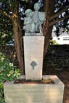 Brunnen „350 Jahre Stadtwappen Steele“, enthüllt am 22. Februar 1928, Steeler Stadtgarten