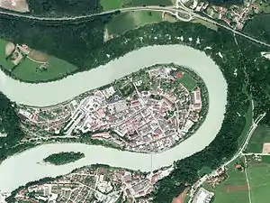 Luftbild Wasserburgs mit der Insel links unten.