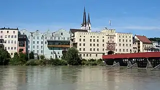Brucktor mit Roter Brücke über den Inn