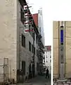 Serie Luft am Rathaus, rechts der Säulenfuß mit Leuchtdiodenanzeige