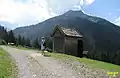 Kapelle in Mitteregg mit Schlierewand (2217&nbsp;m) im Hintergrund
