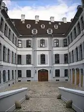 Weisses Haus, Hof