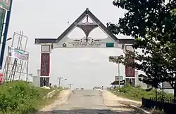 Ortseingang von Tuktuk Siadong