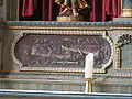Knochenreliquien im rechten Seitenaltar