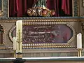 Knochenreliquien im linken Seitenaltar