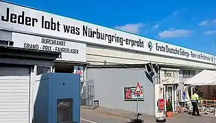 Werbeschriftzug über der Nordwestfront