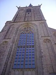 Westfenster zur Turmhalle von außen