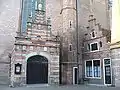 Ostportal mit ehemaligem Mesnerhaus der Westerkerk in Enkhuizen