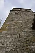 Turm mit Schäden