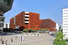 Fassade der Gebäude „Department 1“ und „Teaching Center“ der WU Wien