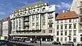 Nr. 25, Fürstenhof, rechts daneben Nr. 27, Zum grünen Jäger