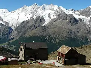 Weissmieshütte mit Mischabelgruppe
